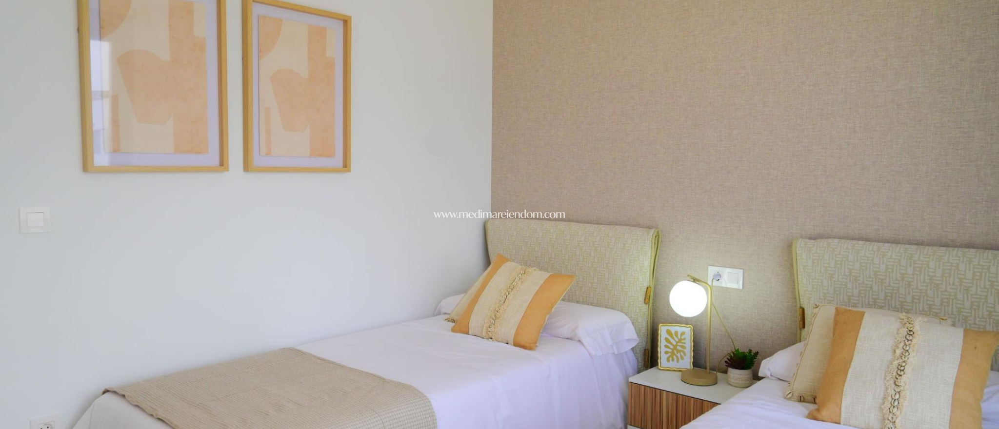 Neubauten - Villa - Dolores - polideportivo