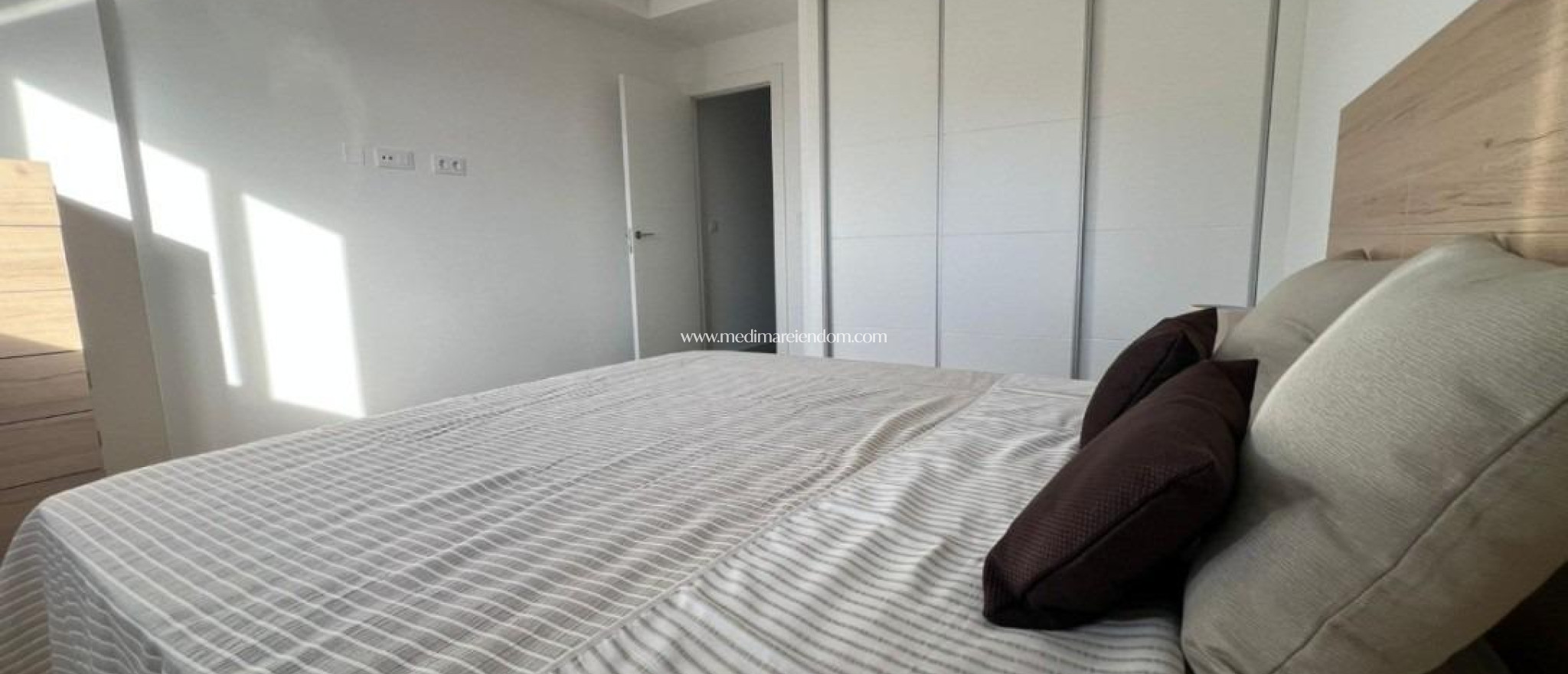 Nieuw gebouw - Geschakelde Woning - La Union - centro