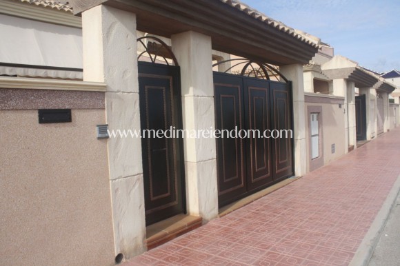 Nieuw gebouw - Geschakelde Woning - Torrevieja - Los Altos