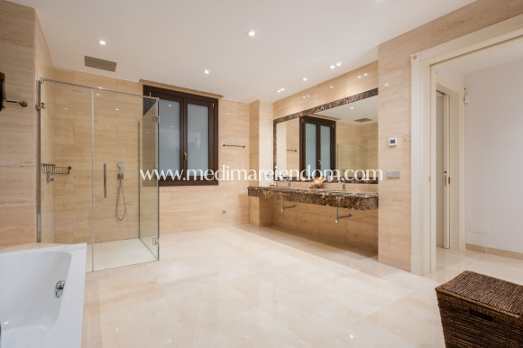Новостройки - Виллы - Estepona