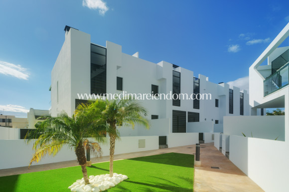 Nowo zbudowane - Niski bungalow - Mil Palmeras