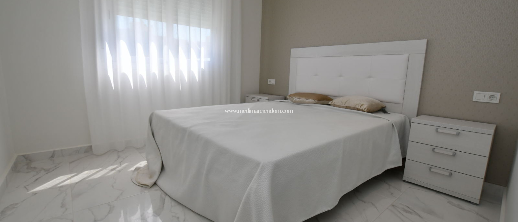 Nowo zbudowane - Niski bungalow - San Miguel de Salinas