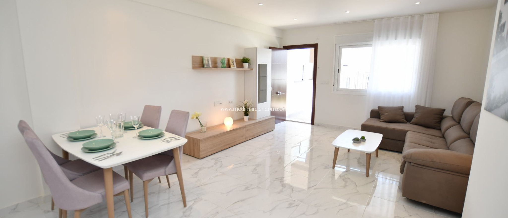 Nowo zbudowane - Niski bungalow - San Miguel de Salinas