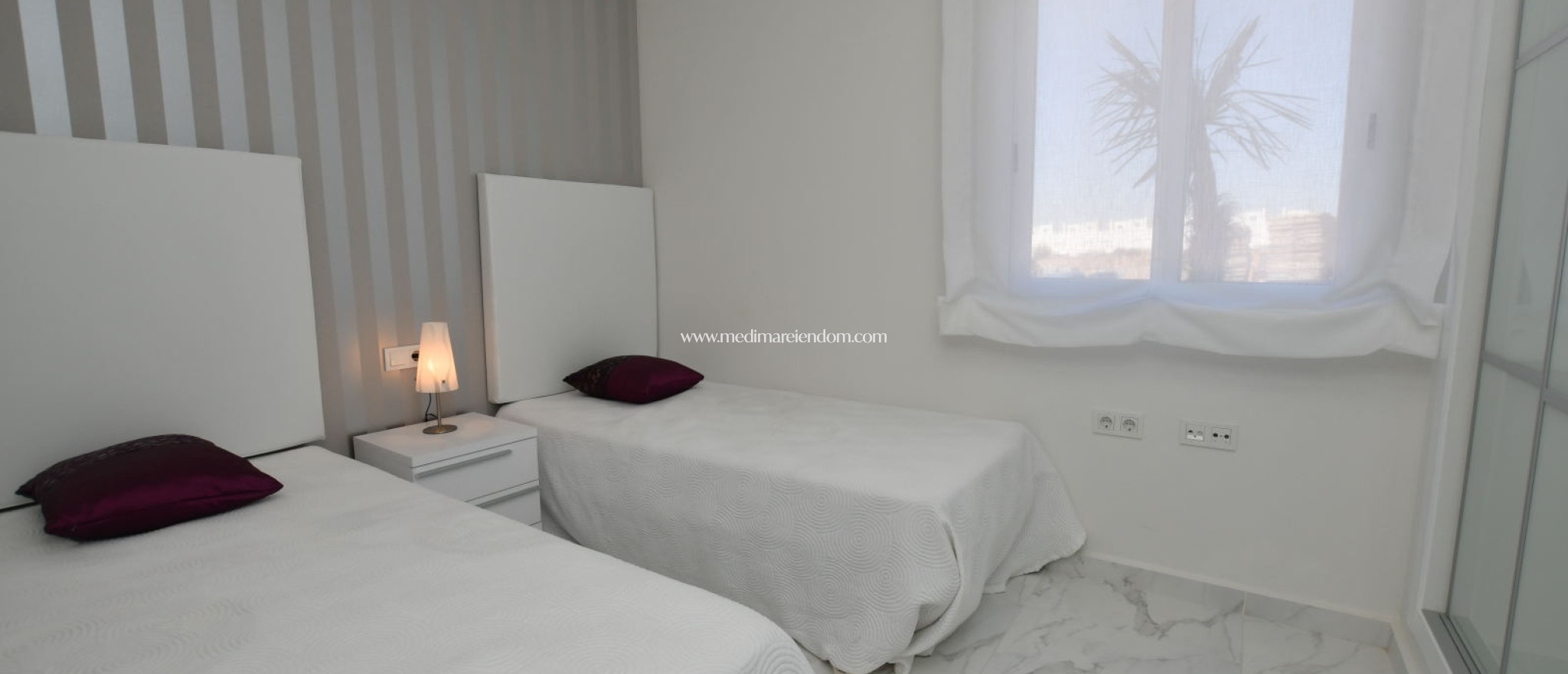 Nowo zbudowane - Niski bungalow - San Miguel de Salinas