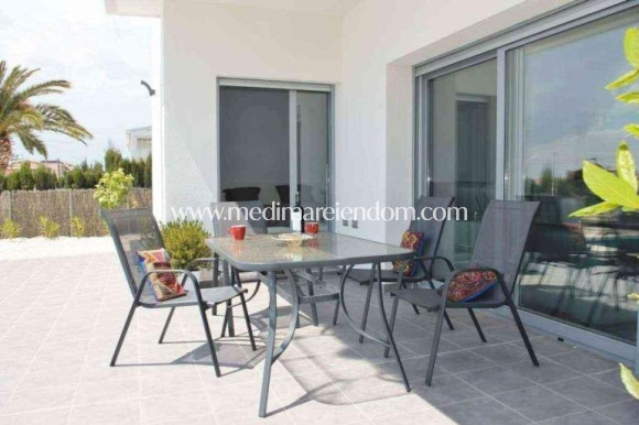 Nowo zbudowane - Willa - Rafal - polideportivo