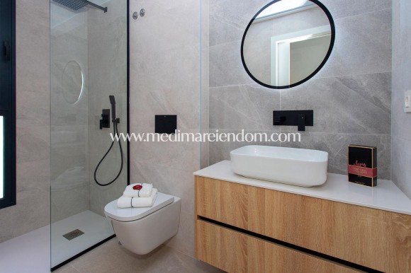 Nowo zbudowane - Willa - Sucina