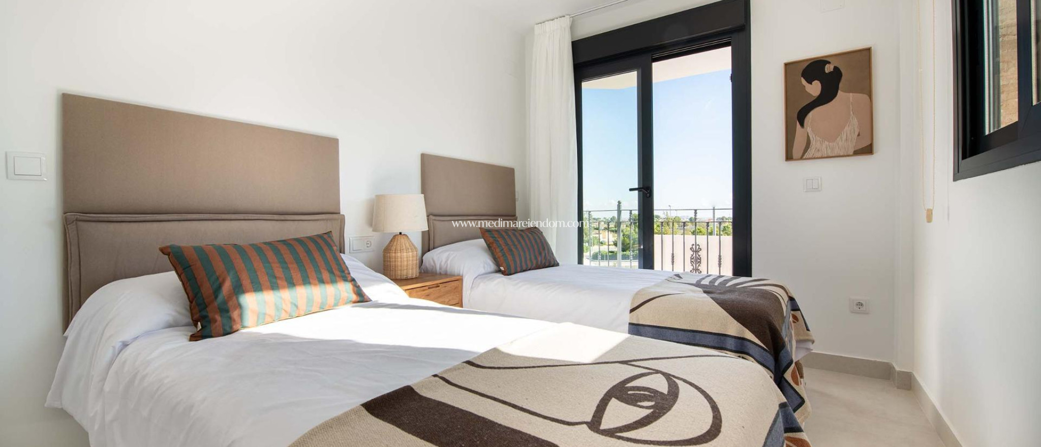 Nybyggnad - Town House - Cox - San Fernando