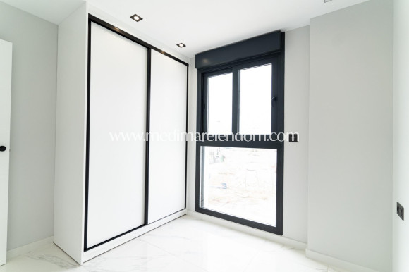 Nybyggnad - Villa - Orihuela Costa - Punta Prima