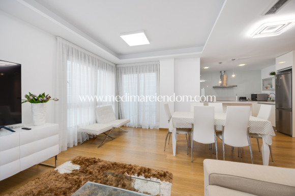 Odsprzedaż - Apartament - La Manga del Mar Menor - La Manga Del Mar Menor