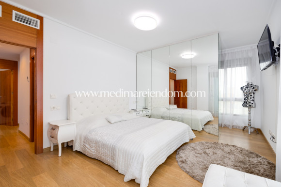 Odsprzedaż - Apartament - La Manga del Mar Menor - La Manga