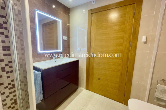 Odsprzedaż - Apartament - Torrevieja - Playa Del Cura