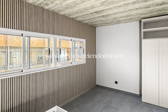 Odsprzedaż - Apartament - Torrevieja