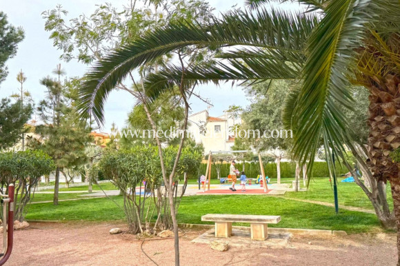 Odsprzedaż - Dom szeregowy - Torrevieja - Torreta Florida