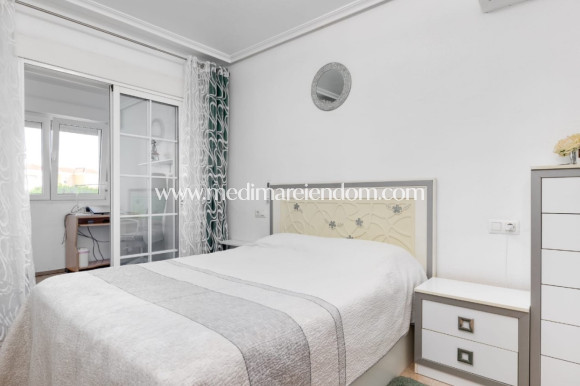 Odsprzedaż - Dom szeregowy - Torrevieja