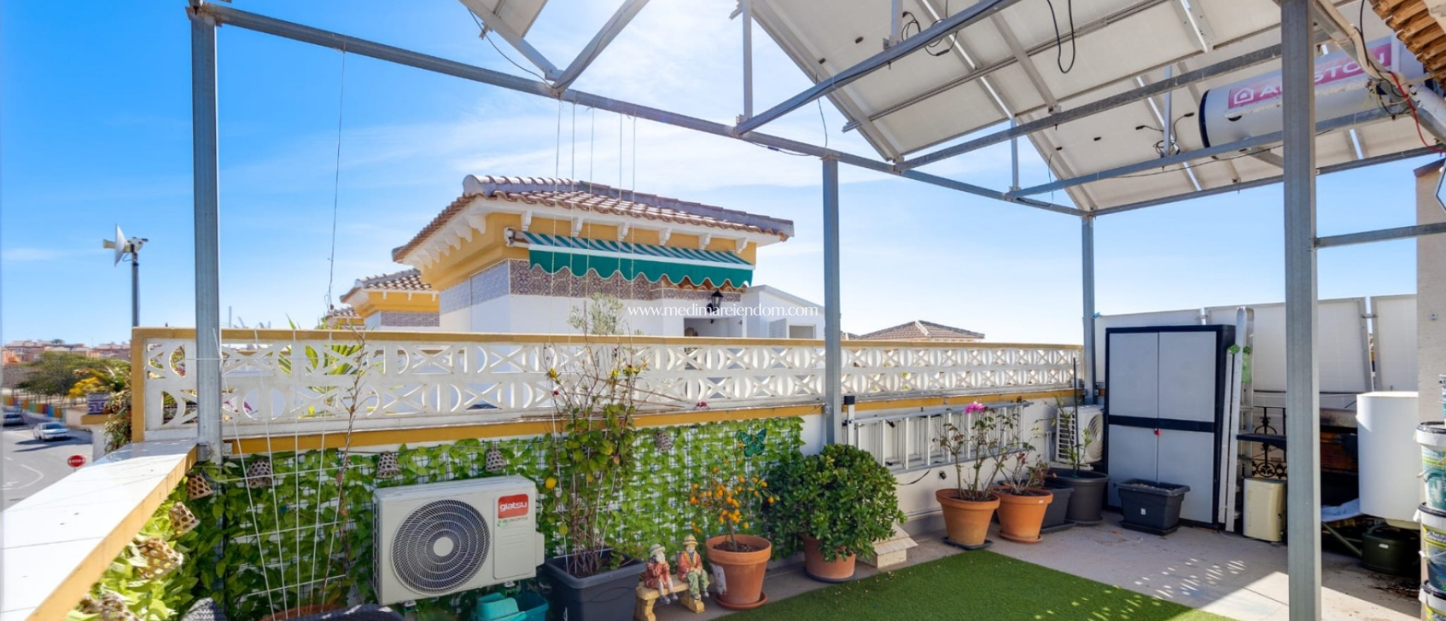 Odsprzedaż - Dom szeregowy - Torrevieja