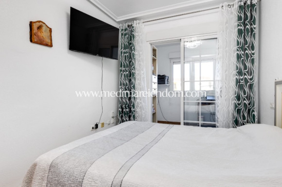 Odsprzedaż - Dom szeregowy - Torrevieja