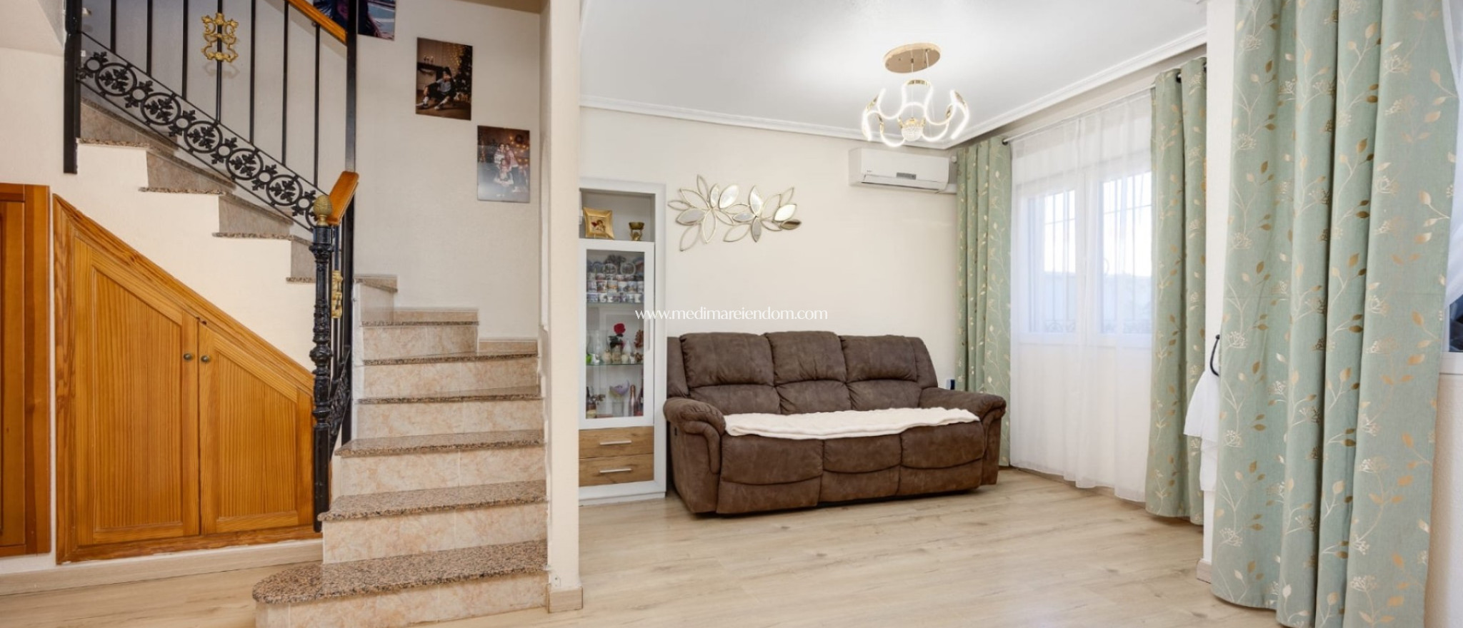 Odsprzedaż - Dom szeregowy - Torrevieja