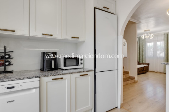 Odsprzedaż - Dom szeregowy - Torrevieja