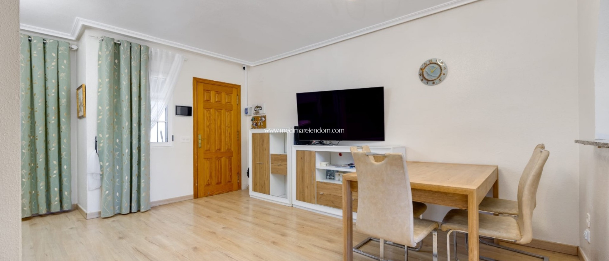 Odsprzedaż - Dom szeregowy - Torrevieja