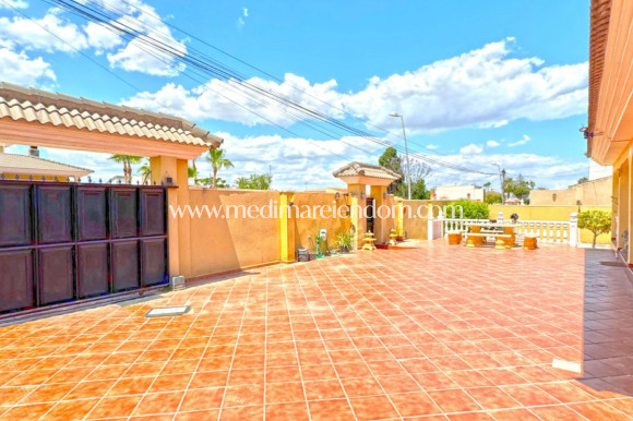 Odsprzedaż - Wolnostojąca willa - Torrevieja - Los Balcones - Los Altos del Edén