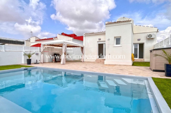 Odsprzedaż - Wolnostojąca Willa - Torrevieja - San Luis