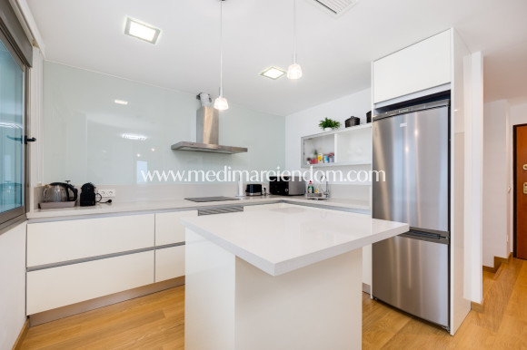 Resale - Apartment - La Manga del Mar Menor - La Manga