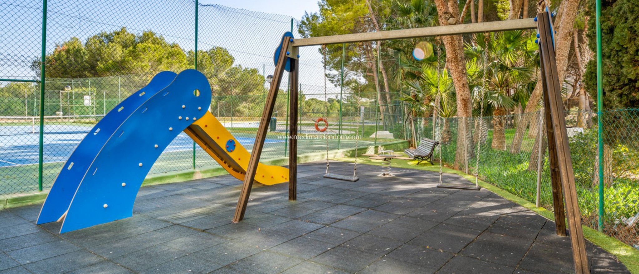 Resale - Apartment - Orihuela Costa - Campoamor