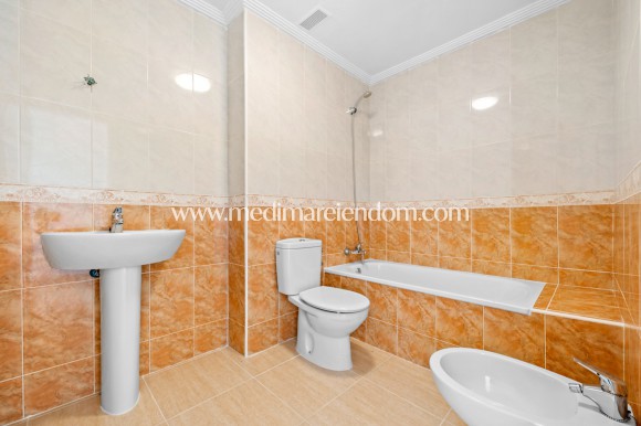 Resale - Apartment - Orihuela Costa - Campoamor