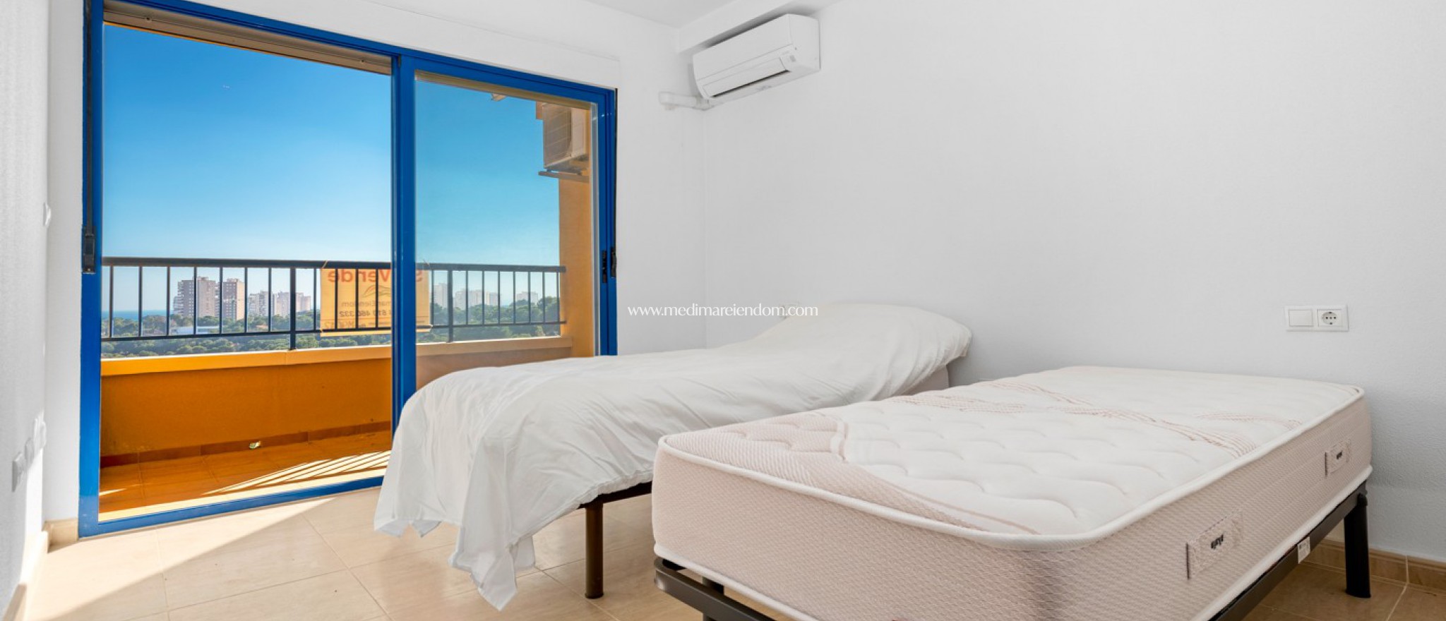 Resale - Apartment - Orihuela Costa - Campoamor