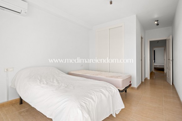 Resale - Apartment - Orihuela Costa - Campoamor