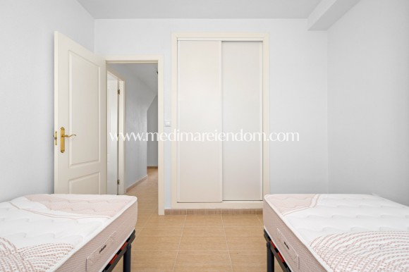 Resale - Apartment - Orihuela Costa - Campoamor