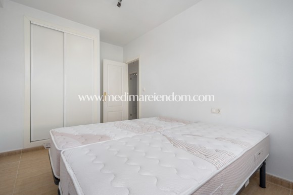 Resale - Apartment - Orihuela Costa - Campoamor