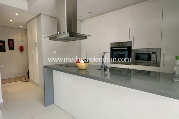 Resale - Apartment - Orihuela Costa - Villamartín