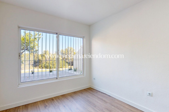 Resale - Apartment - Orihuela Costa - Villamartín