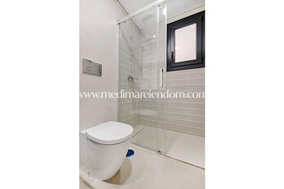 Resale - Apartment - Torrevieja - La Veleta