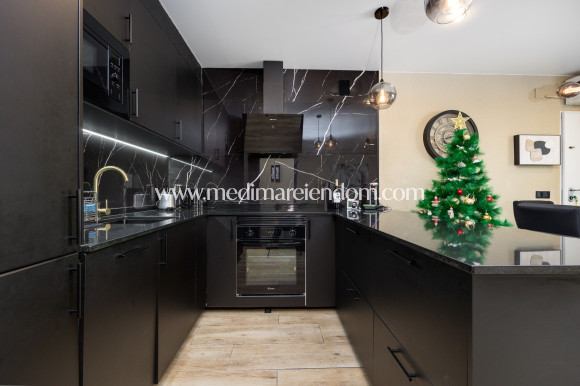 Resale - Apartment - Torrevieja - Playa De Los Locos