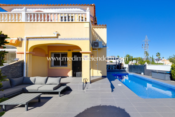 Resale - Villa - Orihuela - Villamartin