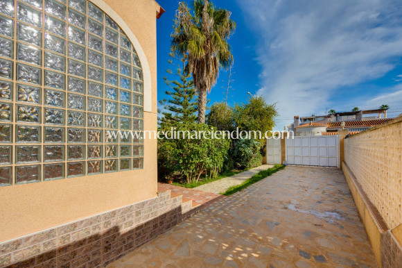 Resale - Villa - Torrevieja - El Chaparal