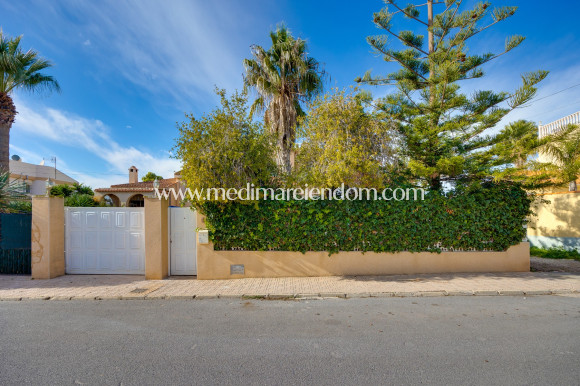 Resale - Villa - Torrevieja - El Chaparal