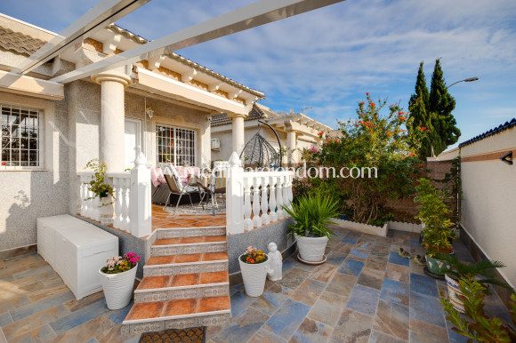 Resale - Villa - Torrevieja - El Chaparral