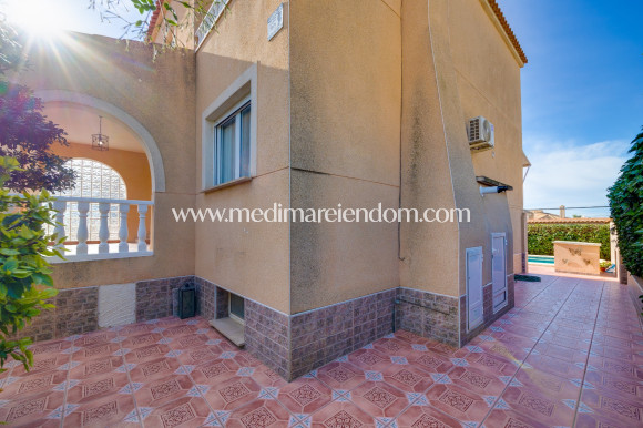 Resale - Villa - Torrevieja - El Chaparral