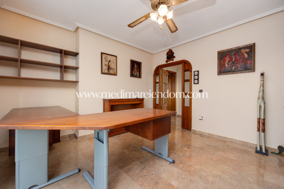 Resale - Villa - Torrevieja - El Chaparral