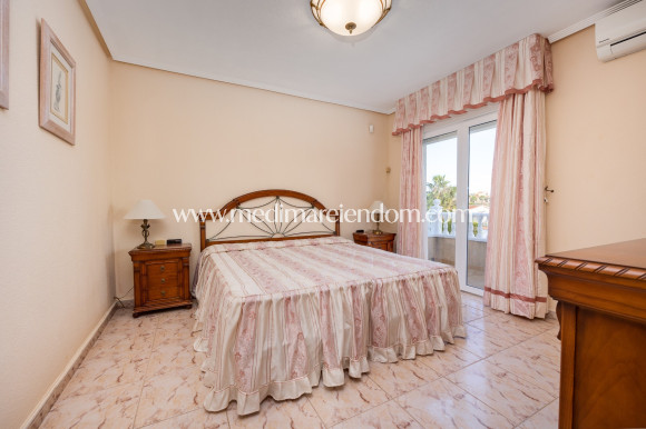 Resale - Villa - Torrevieja - El Chaparral