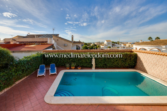 Resale - Villa - Torrevieja - El Chaparral