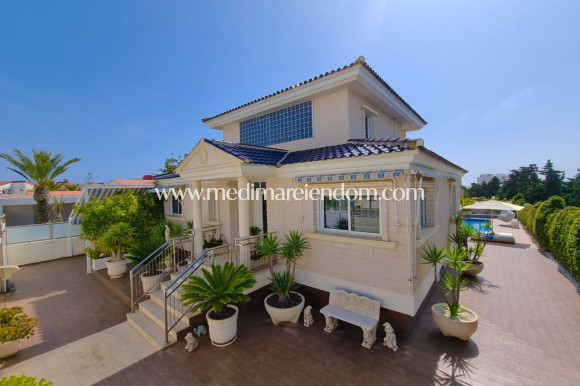 Resale - Villa - Torrevieja - La Mata
