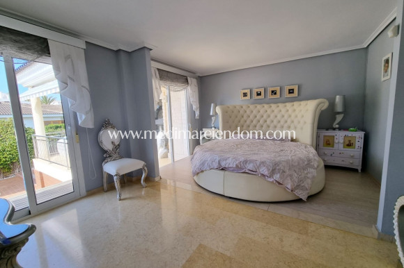 Resale - Villa - Torrevieja - La Mata