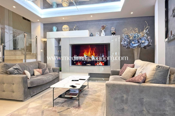 Reventa - Villa independiente - Orihuela Costa - Villamartín