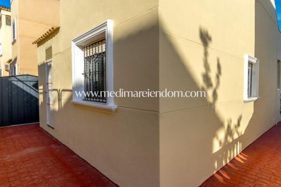 Reventa - Villa independiente - Orihuela Costa - Villamartín