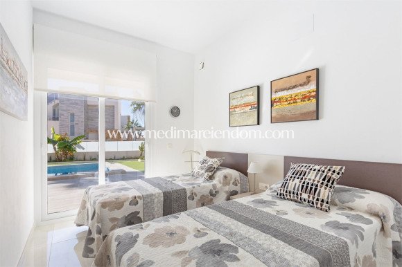 Reventa - Villa independiente - Torrevieja