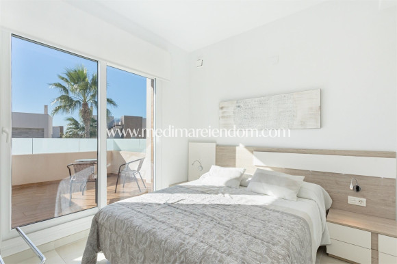 Reventa - Villa independiente - Torrevieja